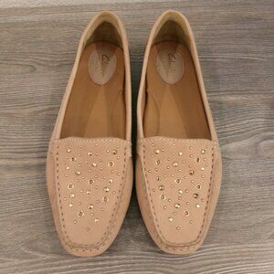 Like New Clarks Artisan Suede Leather Tan Driving Loafers with Gold Studs 9